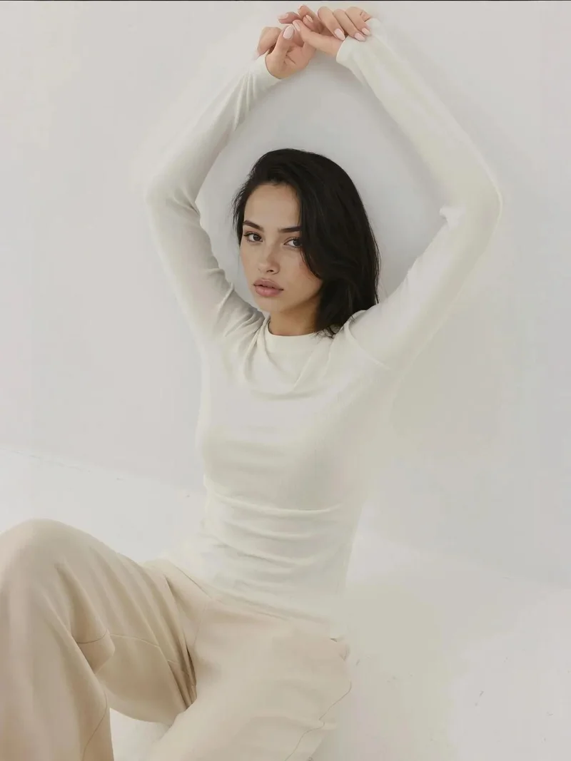 هيكاب بلوزة أساسية بأكمام طويلة وياقة دائرية بقصة ضيقة ونسيج فائق النعومة